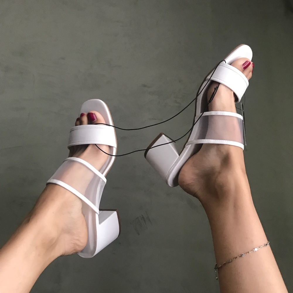 F21 white sandals